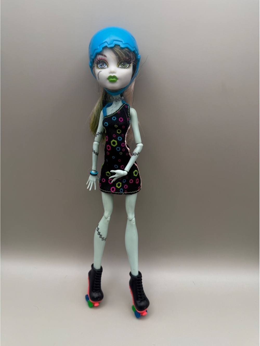 Monster High Roller Maze Frankie Stein Fashion Doll